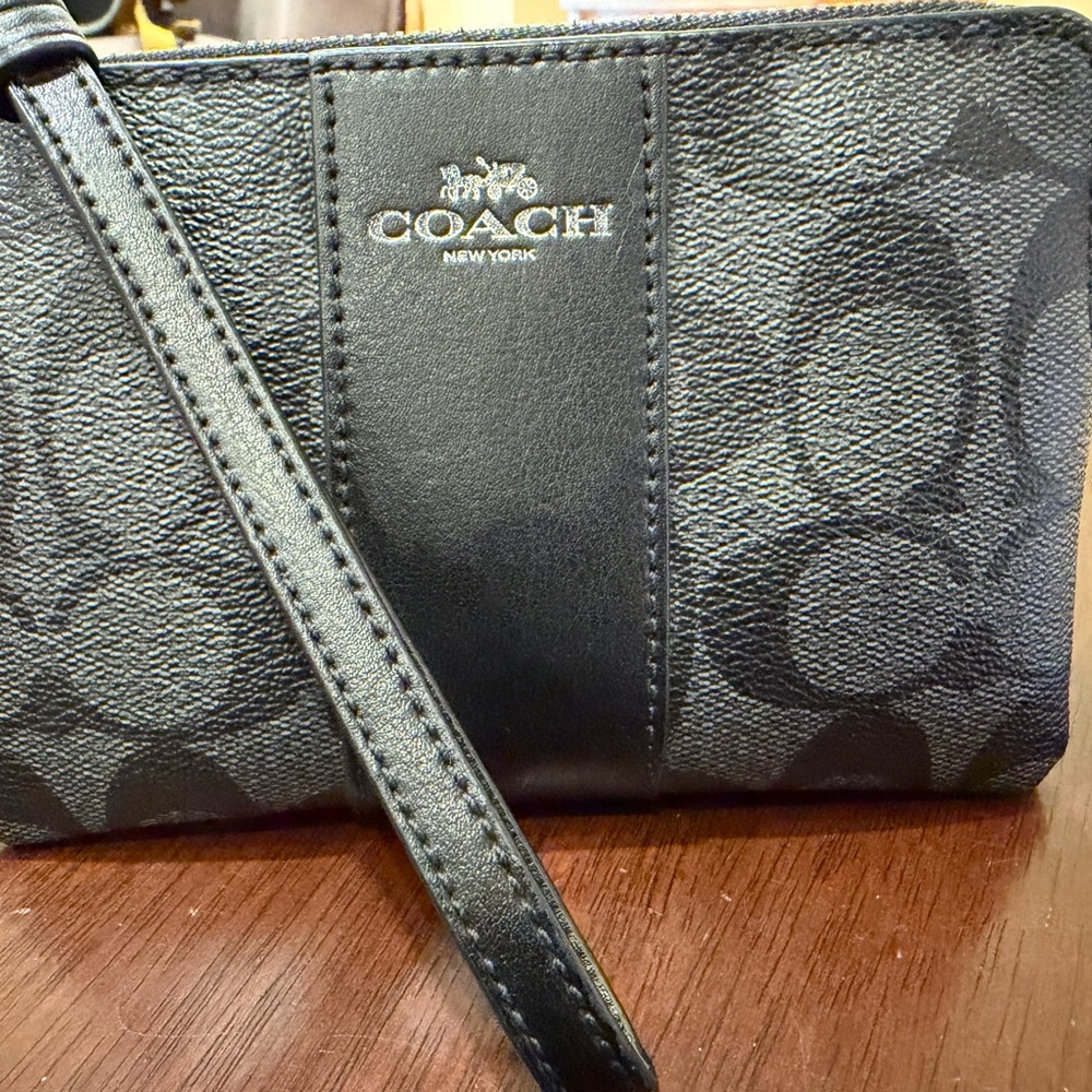 NWOT Coach Black Wristlet
